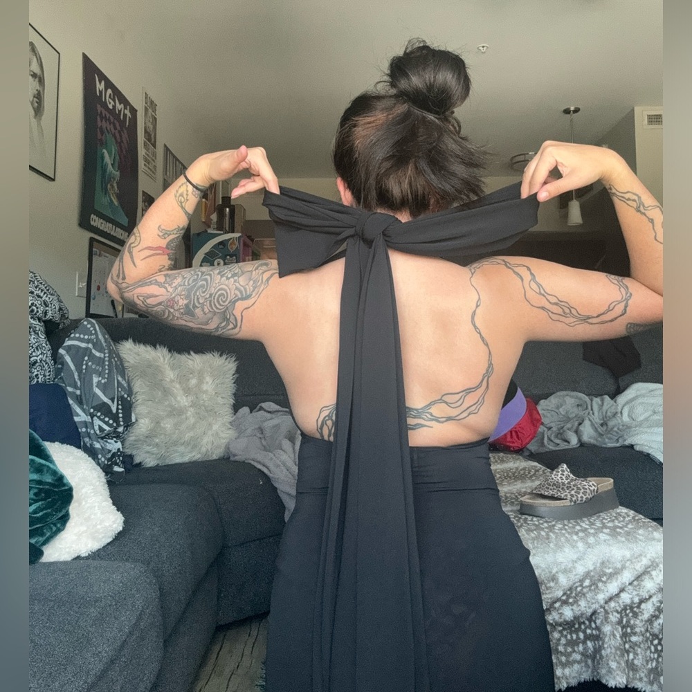 Adjustable straps black midi dress